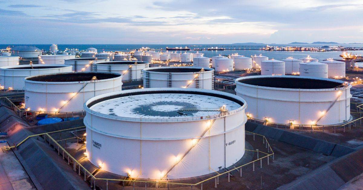 Giá Dầu Tiếp Tục Tăng Do Mỹ Mua Dầu Thô Để Dự Trữ