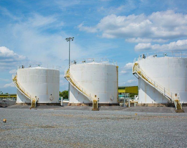 Brent Tăng Do Lo Lắng Chiến Tranh Ở Trung Đông, Trong Khi WTI Giảm Trước Thềm Báo Cáo Tồn Kho