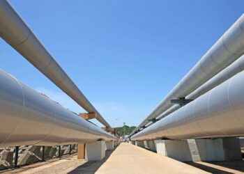 Giá Dầu Tăng 3% Trong Tuần Do Lo Ngại Suy Thoái Giảm Bớt, Căng Thẳng Gia Tăng Ở Trung Đông