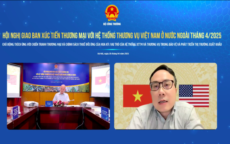 Ông Đỗ Ngọc Hưng, Trưởng Cơ quan Thương vụ Việt Nam tại Mỹ (bên phải) tham dự trực tuyến. Mỹ mời Việt Nam sang họp khởi động đàm phán về thỏa thuận thương mại