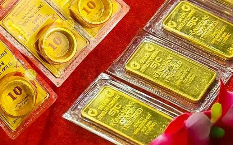 Giá vàng hôm nay: Vàng miếng SJC vọt lên mức kỷ lục 120 triệu đồng/lượng