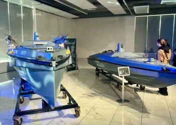 Ukraine ra mắt xuồng không người lái Magura: Vũ khí mới có thể hạ tiêm kích Nga. Xuồng Magura V7 (trái) và Magura V5 tại lễ giới thiệu hôm 14/5. Ảnh: Ukrainska Pravda