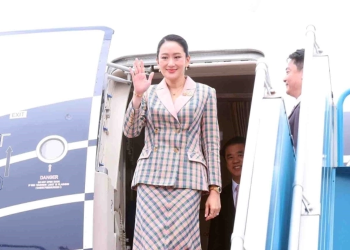 Thủ tướng Thái Lan đến Việt Nam, thúc đẩy quan hệ song phương lên tầm cao mới. Thủ tướng Paetongtarn Shinawatra rời chuyên cơ tại sân bay Nội Bài hôm nay. Ảnh: TTXVN