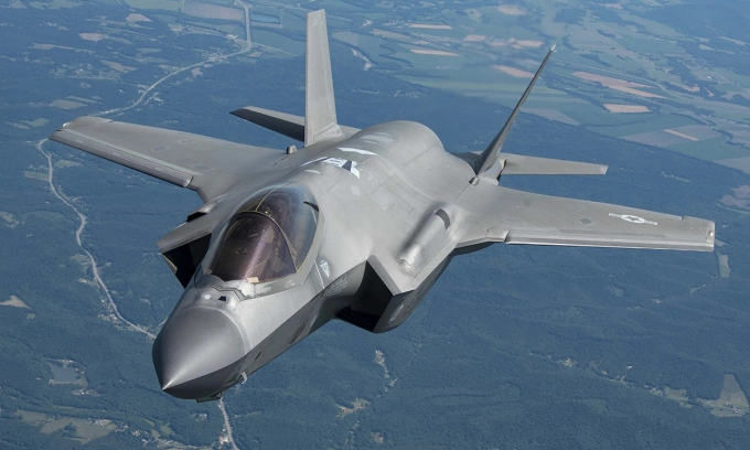 Arab Saudi chi 142 tỷ USD nhưng khó mua F-35 từ Mỹ. Tiêm kích F-35 Mỹ huấn luyện tại bang Ohio tháng 6/2024. Ảnh: USAF
