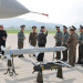 Nga hỗ trợ Triều Tiên phát triển tên lửa: Hàn Quốc lên tiếng cảnh báo. Ông Kim Jong-un bên cạnh mẫu tên lửa, bom mới trong ảnh công bố hôm 17/5. Ảnh: KCNA