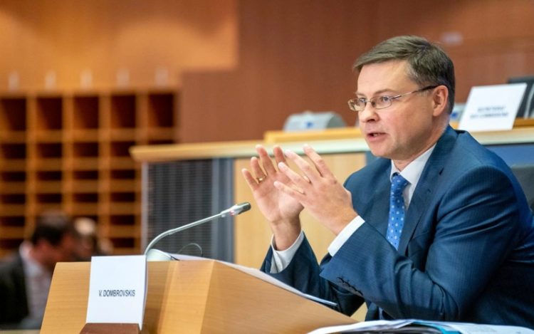 EU chuẩn bị gói trừng phạt thứ 18 nhằm gia tăng áp lực lên Nga. Valdis Dombrovski, Phó chủ tịch điều hành Ủy ban châu Âu phụ trách nền kinh tế phục vụ con người và Ủy viên thương mại EU. Ảnh: europarl.europa.eu
