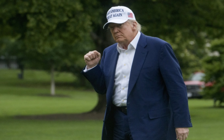 Tòa phúc thẩm khôi phục tạm thời thuế của ông Trump: Bước ngoặt mới trong cuộc chiến pháp lý