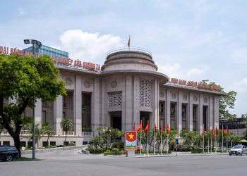 Ngân hàng Nhà nước siết chặt quản lý đại lý thu đổi ngoại tệ, cảnh báo xử phạt nặng nếu vi phạm. Trụ sở Ngân hàng Nhà nước Việt Nam tại Hà Nội