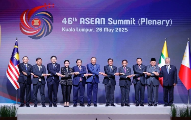 Thủ tướng đề xuất ba trọng tâm hợp tác của ASEAN tại Hội nghị Cấp cao lần thứ 46. Lãnh đạo các nước dự Hội nghị Cấp cao ASEAN lần thứ 46 tại Trung tâm Hội nghị Quốc gia Kuala Lumpur, Malaysia, sáng 26/5. Ảnh: VGP