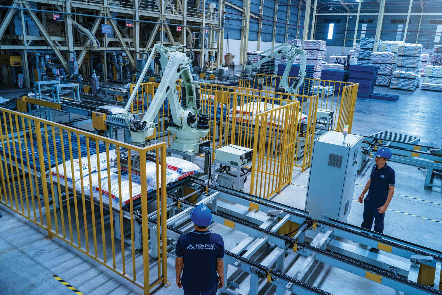 Quý I/2026, Nông nghiệp Hòa Phát (HPA) bán ra hơn 86.000 tấn thức ăn chăn nuôi, 110.000 con heo và 84,6 triệu quả trứng gà. Đây là quý kinh doanh đầu tiên sau khi cổ phiếu HPA chính thức niêm yết trên HOSE ngày 06/02/2026