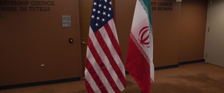 Eo biển Hormuz về cơ bản vẫn bị đóng cửa. Lưu lượng hàng hóa không thể trở lại bình thường. Các nhà xuất khẩu vùng Vịnh không thể vận chuyển dầu thô, khí hóa lỏng (LNG) và các sản phẩm lọc dầu với quy mô lớn. Điều này đã thể hiện rõ qua giá cả. Giá dầu Brent đã tăng gần 5% vào thứ Năm, giao dịch trên 99 đô la một thùng và vẫn cao hơn khoảng 36% kể từ khi chiến tranh bắt đầu vào cuối tháng Hai.