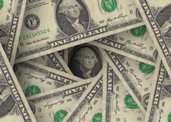 Chỉ số đô la ( DXY00 ) hôm thứ Tư đã giảm -0,71% và chạm mức thấp nhất trong 4 tuần. Đồng đô la lao dốc vào thứ Tư sau khi Mỹ và Iran đạt được thỏa thuận ngừng bắn, làm giảm nhu cầu trú ẩn an toàn đối với đồng đô la. Ngoài ra, sự tăng mạnh của thị trường chứng khoán hôm thứ Tư đã làm giảm nhu cầu thanh khoản đối với đồng đô la. Thêm vào đó, lợi suất trái phiếu kho bạc giảm mạnh hôm thứ Tư đã làm suy yếu chênh lệch lãi suất của đồng đô la. Biên bản cuộc họp FOMC ngày 17-18 tháng 3 cho thấy tín hiệu trung lập đối với đồng đô la. Biên bản nêu rõ: “Đại đa số các thành viên tham gia đánh giá rằng rủi ro gia tăng đối với lạm phát và rủi ro giảm sút đối với việc làm đang ở mức cao, và đa số các thành viên lưu ý rằng những rủi ro này đã tăng lên do những diễn biến ở Trung Đông.”